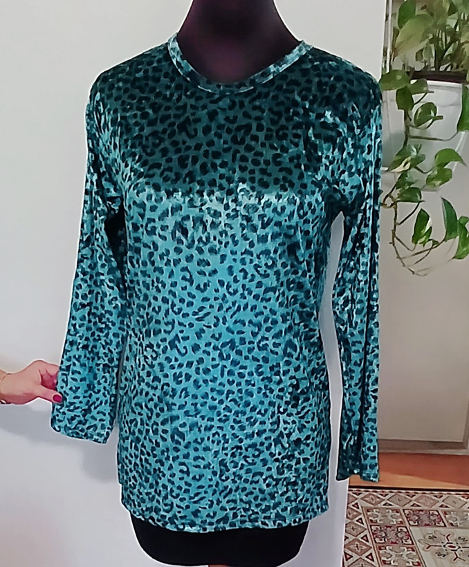 بلوز زنانه مخمل طرحدار پلنگی