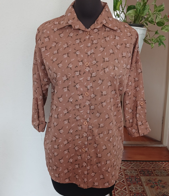 شومیز جلو دگمه گل گچی آستین پاگون دار (فروش اقساطی درچهارقسط)