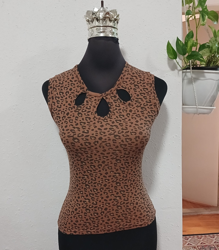 تاپ حلقه ای یقه سه اشکی پلنگی زنانه