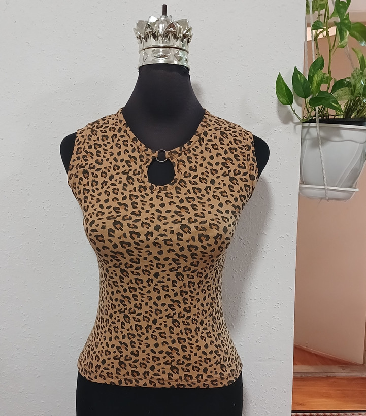 تاپ زنانه حلقه ای یقه اشکی پلنگی