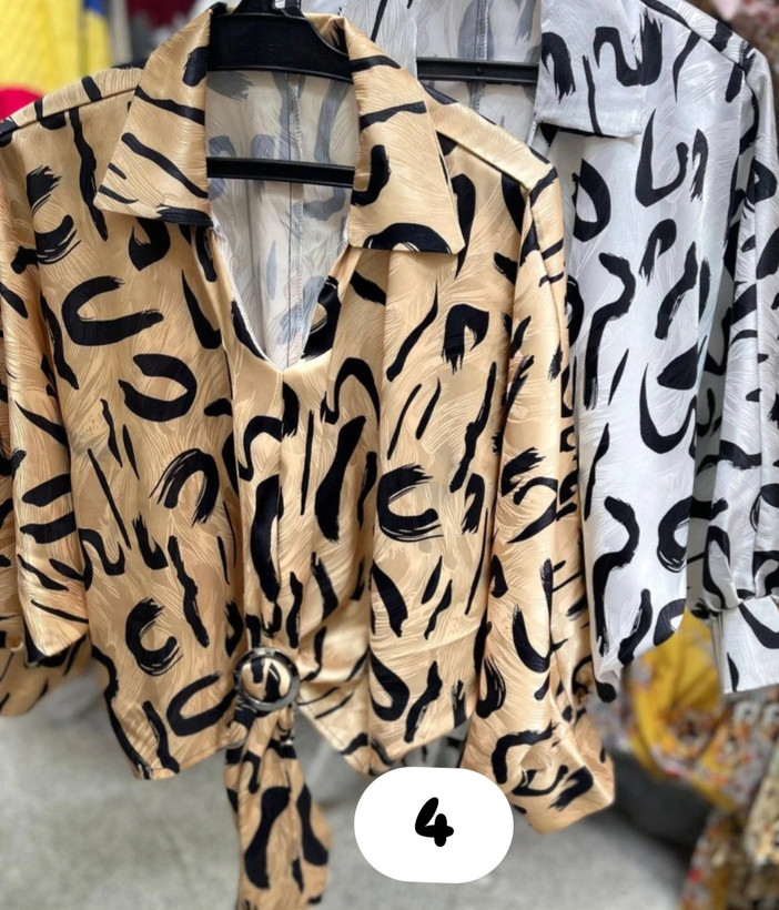 شومیز زنانه طرحدار جلوگره ای