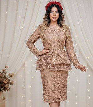 ست شومیز و دامن گیپور مجلسی همراه با کمربند زنجیری